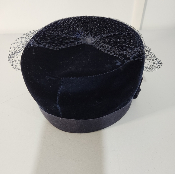 Vintage Navy Blue Velvet Hat with Netting - Picture 4 of 8